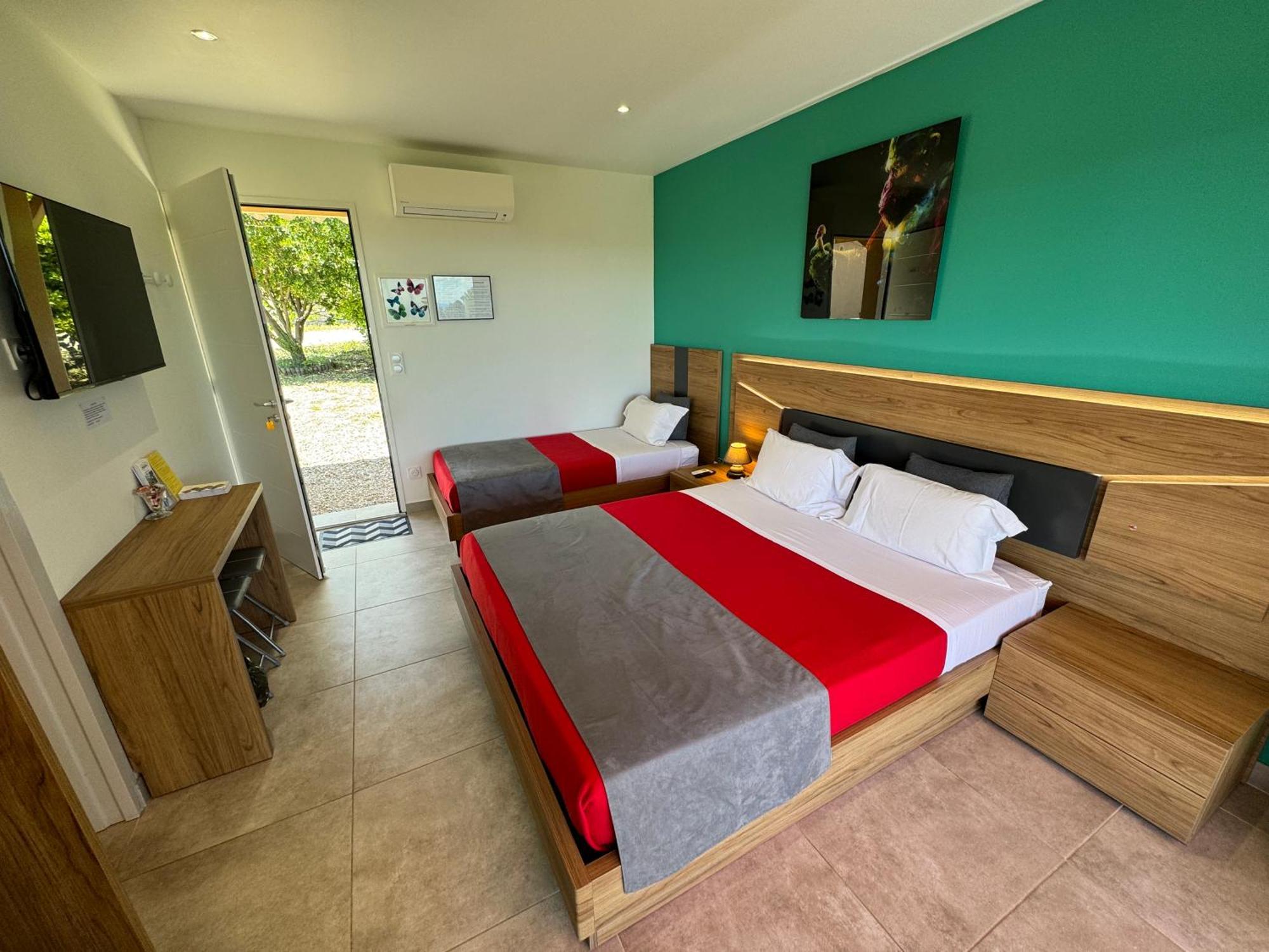 Hotel Domaine Maxxim Clermont-lʼHérault Esterno foto