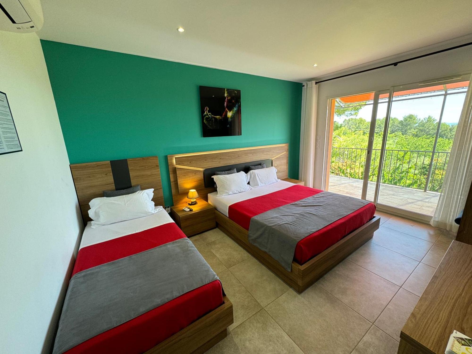 Hotel Domaine Maxxim Clermont-lʼHérault Esterno foto