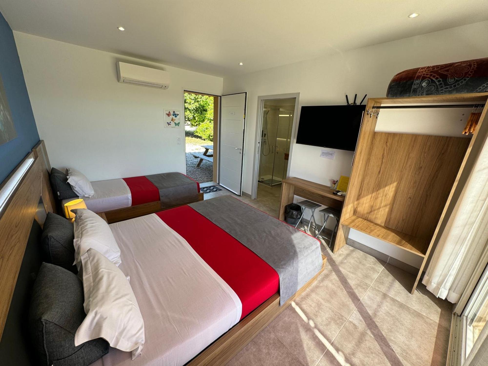 Hotel Domaine Maxxim Clermont-lʼHérault Esterno foto